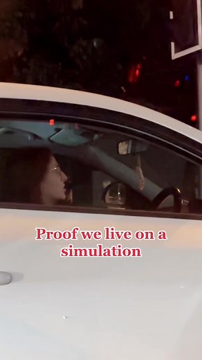 Proof we live on a simulation or maybe just a real life glitch #glitchinthematrix #matrixglitch #simulation #glitches #glitchesinreallife #fallasenlarealidad #fallasenlamatrix #proof #glitching #flaws #coincidence