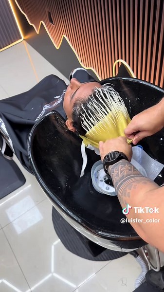 Mechas Platinadas: Tutorial Paso a Paso para Hombres