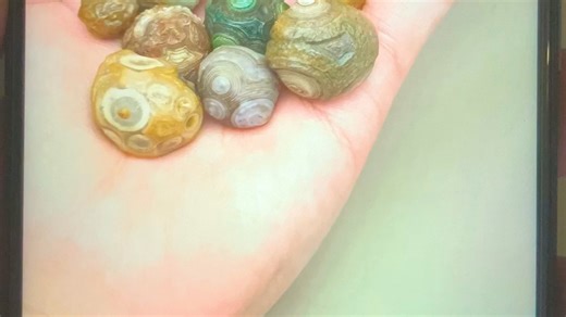 善用对比知道真实的石头颜色！