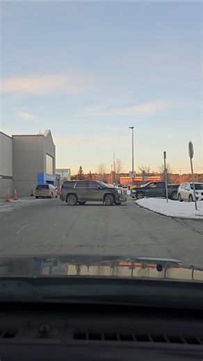 Crazy Head-On Near Miss in Walmart Parking Lot! 😳