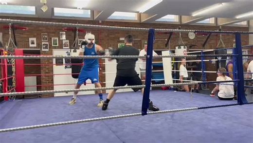 that 1 to body and that 1 2 to body face boxing champion! making way! 💪💪