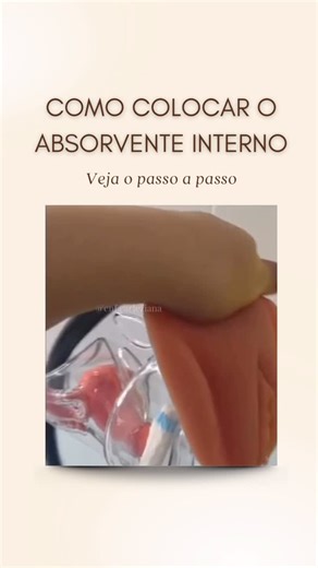 Maria Carleziana Costa on Instagram: "Absorvente interno: como usar corretamente e com segurança 🩸✨ O absorvente interno é uma opção prática durante a menstruação, permitindo mais liberdade para atividades do dia a dia, inclusive exercícios e praia — desde que usado da forma correta. 🔹 Como ele fica dentro do corpo? Após inserido corretamente, o absorvente interno fica totalmente dentro do canal vaginal, adaptando-se ao formato do corpo. Ele não fica visível externamente e não deve causar dor