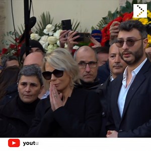 3M views · 10K reactions | Addio a Maurizio Costanzo, il giorno dei funerali. Il ricordo commosso di amici, attori, cantanti e personaggi dello spettacolo | Local Team | Facebook