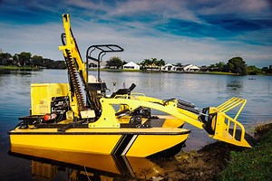 Lake Weed Removal | Aquatic Spray and Weed Removal | Lake & Pond Clearing | Retention Pond Maintenance Plans