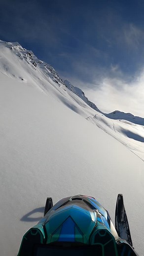 Can't not slice a long sidehill across a soft spring slope 🤺🤘 ◾ @deltapowersports @dps_fairbanks @dps_riders_team @skidoo ◾ #thatskidoofeeling #deltapowersports #freerideturbo #skidoo850 #mountains #winter #sledders #glacier #thompsonpass #alaska #twostroke #snowmachine #skidoo #shredforeffect | Shred for Effect