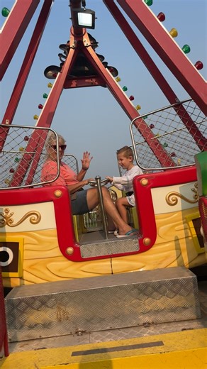 🤩 The sun is shining, kids are screaming, and everyone is having a blast here at Amery Fall Festival! Come on down and join the chaos! 🎡🎡Wristbands 1-5 OR 6-10 $35 EACH session. Amery Fall Festival | Spectrum carnival