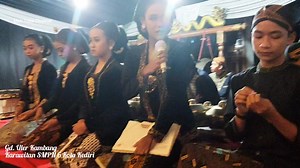 Piwulang Ekskul Karawitan Dwija Laras SMP Neg 6 Kediri ---* Piwulang Ekskul Karawitan *--- --- Kagêm lêlipur kala sontên murih singkar swasana sêpi, kula sugata Kagunan Karawitan --- Katindakakên dèning Paguyuban Dwija Laras SMP Neg 6 Kediri, minangka wujud Pamulangan Ekstrakurikuler. --- Ri kalênggahan punika ngaturakên Kinenan Ulêr Kambang Laras Pl Br, déning Mbak Juanita. --- Sugêng nglaras kanthi mêrfu-mardikaning panggalih Nuwun. .. | Warung Jawa Gaul