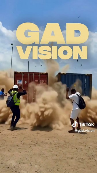 Encore une fois, les chiffres parlent d’eux-mêmes. 🚘 3 conteneurs, 3 véhicules par conteneur : 9 véhicules au total. Et tous déchargés à Lomé 🇹🇬 Quand on parle d’export automobile depuis la Chine, chez GAD VISION, ce ne sont pas seulement des paroles : ce sont des véhicules qui partent de Chine et qui arrivent réellement à destination. Une nouvelle opération réussie, grâce à la confiance de nos clients. Merci à nos clients pour leur confiance. 🙏🏾 Et pour ceux qui nous découvrent : bienvenue