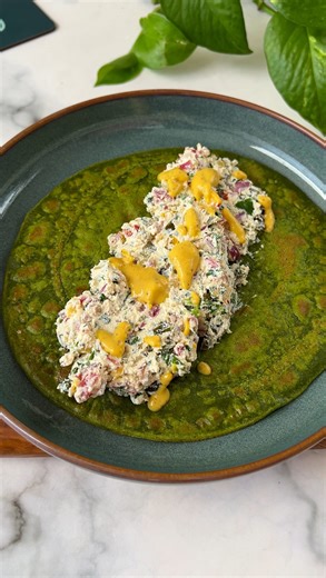 Neha 🥢 Food blogger on Instagram: "High protein spinach wrap ✨ Save the video right now and try it!! I am sure you will make it again and again. The best part is you can enjoy it during your weight loss journey too. All you need is Handful of spinach leaves 1 inch ginger 1 green chili 1/2 cup gram flour 30 gms cottage cheese Salt as per taste 1/4 cup whey water/normal water You can check my previous reels for the stuffing recipe or head on to my YouTube channel for a detail recipe!! Follow @cul