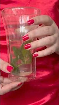 Крашу ногти бедной подруге💅🏻 Новое видео уже в Boosty https://boosty.to/more_v_marine 💋 #асмр