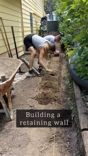 retaining wall basics. I am so lucky to have had my FIL's help on this one! #retainingwall #retainingwalls #diyretainingwall #diywall #retainingwallsystem