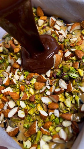 All you need: 14 Medjool dates (roughly) 1/4 cup peanut butter 2 handfuls of almonds 1 handful of pistachios 250g vegan chocolate, to melt Method: 1. Remove the pits from the dates. 2. Place dates across the bottom of your tin lined with baking paper and flatten them with your fingers. 3. Add the peanut butter and spread it all over the dates. 4. Add the pistachios and almonds. 5. Melt the chocolate and pour over the top and spread it all over. 6. Place in the fridge for 40 minutes or until the 
