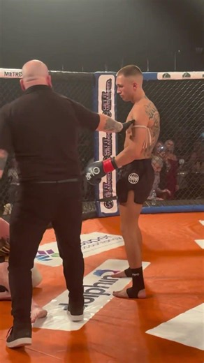 😱 BRUTAL LEG KICKS from Brandon Jackson at #CagedSteel43