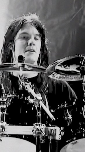Throwback to 2004 with this incredible drum solo by long-time Pearl Artist Daniel Erlandsson, the drummer of Arch Enemy. Recorded live in London, United Kingdom #pearldrums #pearlarchive #vintagedrums #drumhistory #drums #drummer #drumsolo #danielerlandsson #archenemy | Pearl Drums Europe