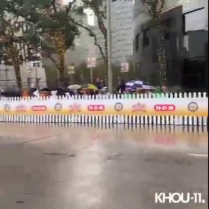 71K views · 634 reactions | UPDATE: The Thanksgiving Day Parade has been canceled as storms move into the Houston area. Live updates: https://www.khou.com/article/news/local/live-coverage-h-e-b-thanksgiving-day-parade/285-3789eb5e-0db3-4a51-a4b5-cc2478d3609d | KHOU 11 News | Facebook