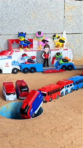 Big Bus Pushing Paw Patrol And Bus Car Into Pit #jcb #bus #tayo #pawpatrol #shorts