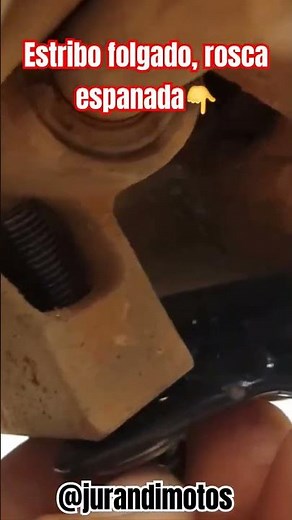 Mechanics don't teach this. The stirrup is dusty. #jurandimotos #motorcycles #workshop