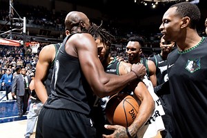 Derrick Rose's 50-point night brings out a unity amid the chaos for Wolves