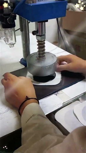 High-Speed Precision Die Cutting Machine for Clean and Accurate Fabric Sheet Production ⚙️✂️