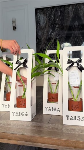 هدية أنيقة جداً - مع قطعة جلد يحفر عليها بالليزر