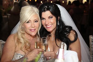 Former glamour model marries tour manager