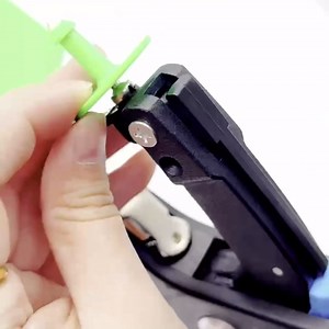 Cattle Ear Tags TPU Blank 100PCS Oversize Big Livestock Identification Animal Marker Tags for Cows Pigs Hog Goats Sheep Calf (Blue)