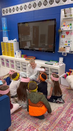 A fun way to incorporate decoding and encoding in your classroom ------------ https://amzn.to/4mTXsRn #scienceofreading #sor #kindergartenliteracy #kindergartence #headbandgame | movemountainsinkinder