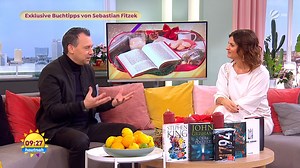 Ein spannendes Buch zu Weihnachten ist nie verkehrt - die Frage ist nur welches... 📖 Thriller-Bestsellerautor Sebastian Fitzek hat tolle Empfehlungen für euch. 🤩 #ffs #AusderSendung #video | SAT.1 Frühstücksfernsehen