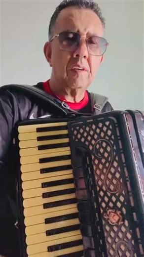 Xonadão Trio Parada Dura on Instagram: "Domingouuu, Xonados e Xonadas! 🎶🔥 E domingo pede o quê? Modão daqueles, pra aquecer o coração, levantar o astral e embalar o dia do jeitinho certo. 🪗✨ Solta o som, aumenta o volume e vem sentir essa energia com a gente! . . ... . . . . . #Domingou #ModãoXonado #DomingoComMúsica #xonadaodasanfona #sanfona sanfoneiro"