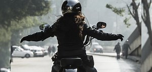 طالبات کیلیے موٹر سائیکل سیکھنا اب کوئی مسئلہ نہیں!