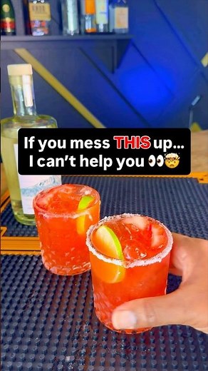 The EASIEST strawberry Margarita recipe! 👀🍹