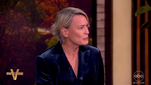 Robin Wright looks back on her time working with Robert Redford: "What an icon!" | The View
