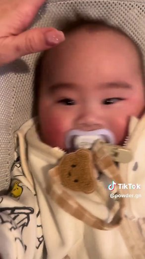 赤ちゃんのハードコンタクトの取り方ガイド