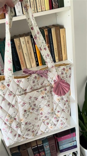 Quilted tote bag sewing tutorial. #sewing #beginnersewing #quiltedtote #pattern