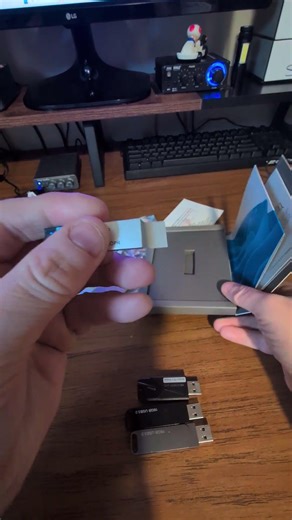 Windows 11 Pro Retail Unboxing Flashdrive. It's Small but yet Mighty. Giggity 😂