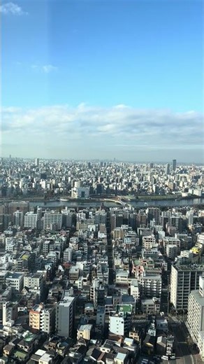 地上約150mの高さの東京ソラマチ イーストヤード31階「ソラマチダイニング スカイツリービュー」からの眺望を楽しむ。
