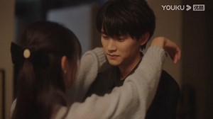 2.5M views · 160K reactions | 﫣The drunk girl calls him "husband", and he is so happy that he kisses and hugs her! 甜妹喝多叫他“老公”，校草爽翻，对她又亲又抱！ Watch【When I Fly Towards You】 on YOUKU APP https://qr.youku.com/pr?c=xaYZpfrZB0kv Enjoy watching full episodes of 【When I Fly Towards You】 on YOUKU TV. #WhenIFlyTowardsYou #当我飞奔向你 #YOUKU #优酷 | 优酷宠爱剧场 Youku Romance | Facebook