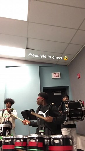 Crazy Snare Drum Freestyle Dance | Drumline Freestyle Battle