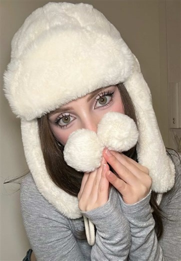 Mastering Colored Contacts After One Year