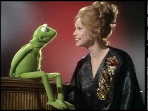 The Muppet Show S1 E1 Kermits Interview with Juliet Prowse