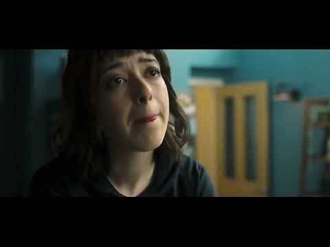 Alex and Kyra kisses