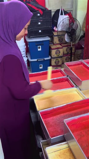 Delicious Kek Lapis Sarawak and Oreo Cheesecake