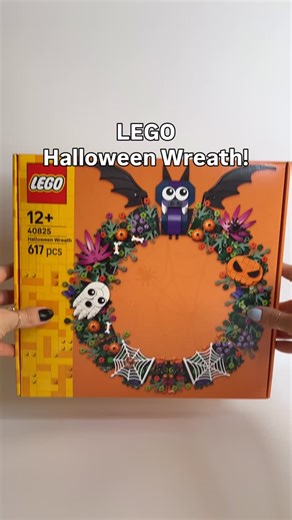 This is the LEGO Halloween Wreath 🎃👻🦇 It released on August 1st, retails for 39,99€/ $39.99 and consist of 617 pieces. You get a little ghost, a bat, a pumpkin and some spiders and there is even a string at the back so you can hang it on a wall 🕷️ Thank you @brickdepot.ro for this set ☺️ #legohalloween #newlego #legoset #legoreview #halloweendeco #halloweenwreath #legowreath | trippinbricks