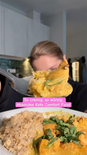 Keto Chicken Coconut Curry #ketorecipes #ketomealprep #ketocurry #ketolinis