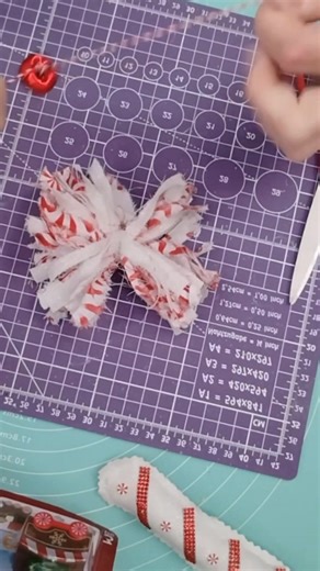 Messy rag bow DIY!! Easy and adorable! #crafting #handmade #ChristmasDIY #diycrafts #DIY #easydiy | Jaime's Corner