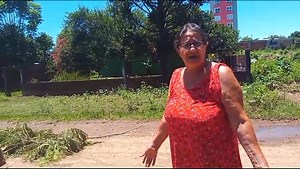 2.3K views · 71 reactions | Na rua Sani Silva encontra-se no chão um fio de luz,energizado Dona Sônia dá voz aos moradores da região e pede providências. Veja o vídeo abaixo. | De Hora Em Hora | Facebook