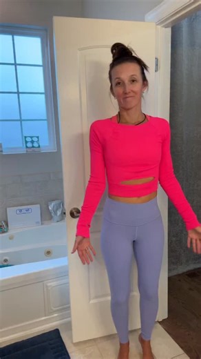 Your lymphatic system doesn’t have a pump. It relies on movement, pressure changes, and open pathways to flow. Tight clothing (think waistbands, shapewear, bras, skinny jeans and yes our beloved yoga attire) can: • Create constant pressure on lymph vessels • Slow local lymph flow • Contribute to swelling, heaviness, and puffiness 👉 Compression garments are different. They’re designed with graduated pressure to assist fluid return and are often used intentionally for swelling support. But here’s