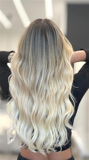 S.A parrucchieri • Hair & Style Bari on Instagram: "Vuoi più luce, più volume e più lunghezza… senza stravolgere i tuoi capelli? ✨ Prima Air Touch per una base naturale e luminosa. Poi extension su misura per completare la trasformazione. Un risultato studiato, armonioso e naturale. Non un effetto finto. Un effetto giusto per te! 💛 👉 Prenota la tua consulenza personalizzata: 📍 Via Sergio Pansini 7, Bari 📲 0805976437 🌐 www.soniaeangelaparrucchieri.it #airtouch #extensions #hairtransformation