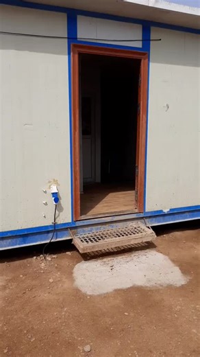 Exploring a Modular Building Adventure