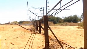 Thousands cross the Beit Bridge border post in Musina daily - SABC News - Breaking news, special reports, world, business, sport coverage of all South African current events. Africa's news leader.